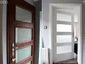 Przed i po: brązowe drzwi z przeszkleniami przemalowane na biało. Efekt malowania drzwi zewnętrznych jest olśniewający!
